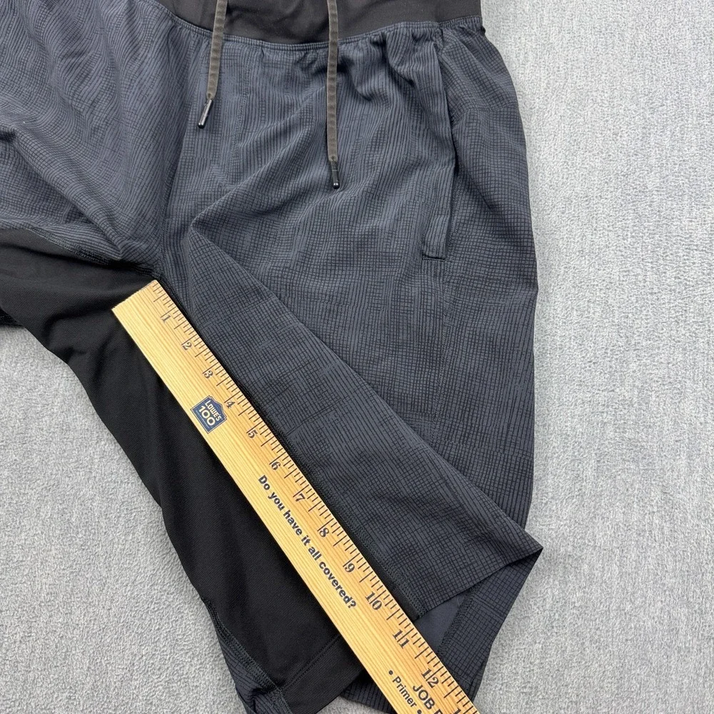Lululemon Shorts Men Small Gray T.H.E. Running Workout Logo Gym Stretch Training